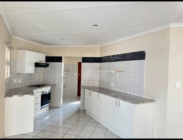 2 BEDROOM TOWNHOUSE FOR SALE IN CELTISDAL